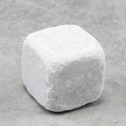 Kamień kwadratowy ozdobny KUBIK biały 60x60 mm 1 szt.